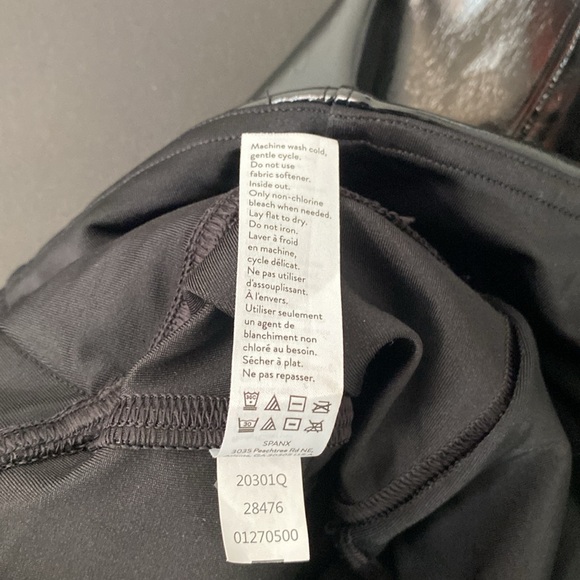 Spanx Faux Patent Leather Leggings size Small PETITE - Picture 8 of 9